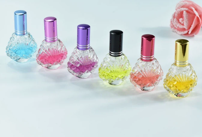 زجاجة عطر على شكل صدفة